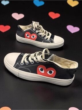 Converse x Comme des Garçons Black Red Heart Low Top Sneakers Women's 7 BNWT